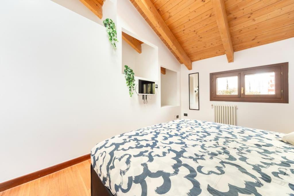Appartamento Unico A Bologna Con 3 Camere E Parcheggio Gratuito エクステリア 写真