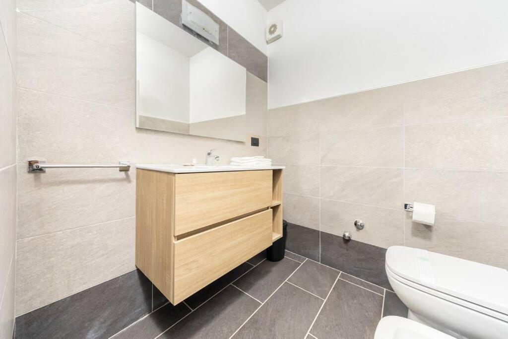 Appartamento Unico A Bologna Con 3 Camere E Parcheggio Gratuito エクステリア 写真